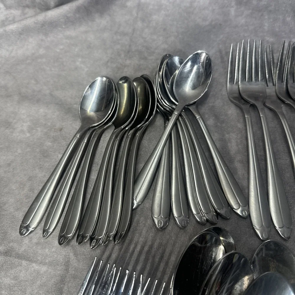 Oneida Pasadena Flatware 43 Piece Set Forks Spoons Serving Knife